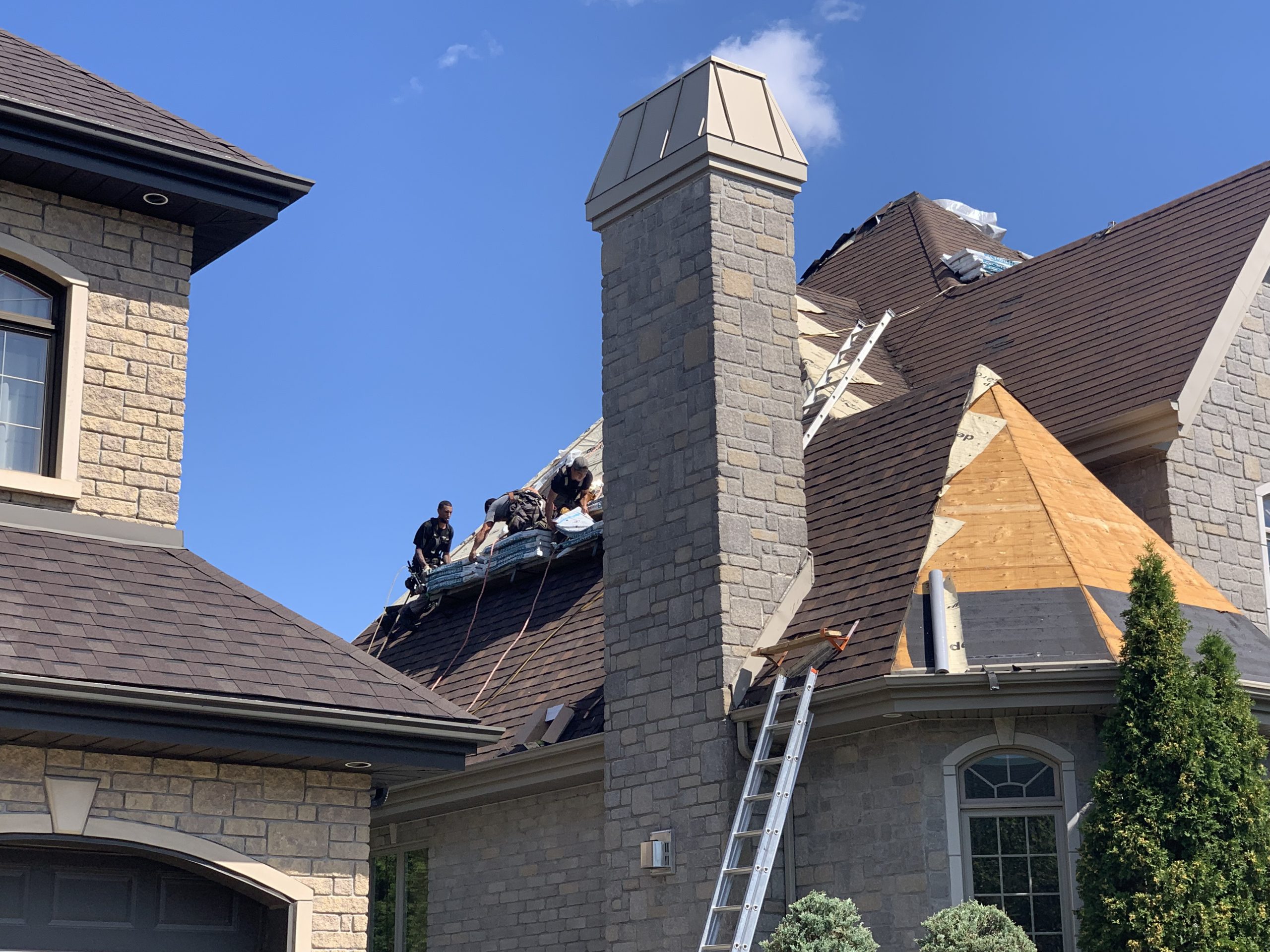 Réparation de Toiture Montreal Roofers Couvreur de Toit